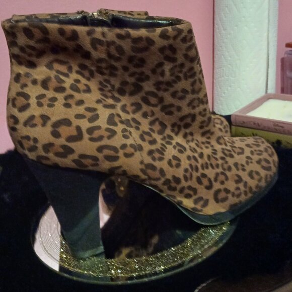 BNWT  Cheetah Print Heeled Boots👢 - Picture 2 of 2
